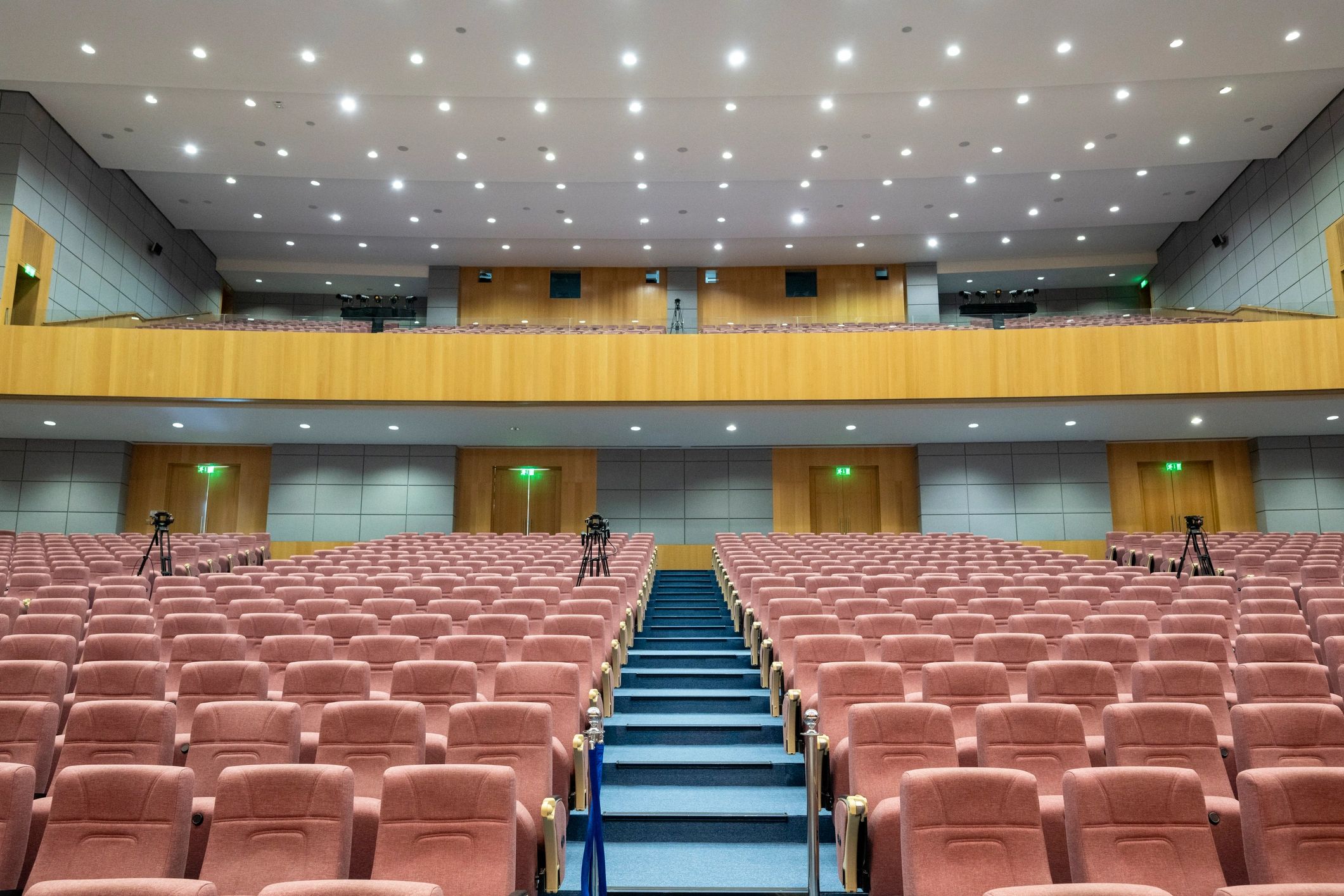 Large auditorium installation environment